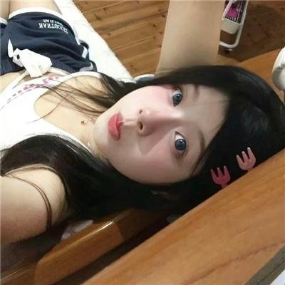 戴丝绸帽的男人
